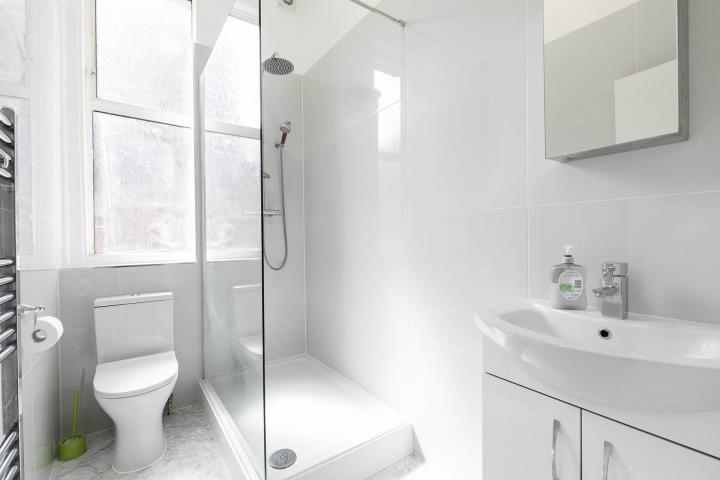  Bills Included Studio Dean Road, Willesden Green ( Gas,Water +Electricity included)